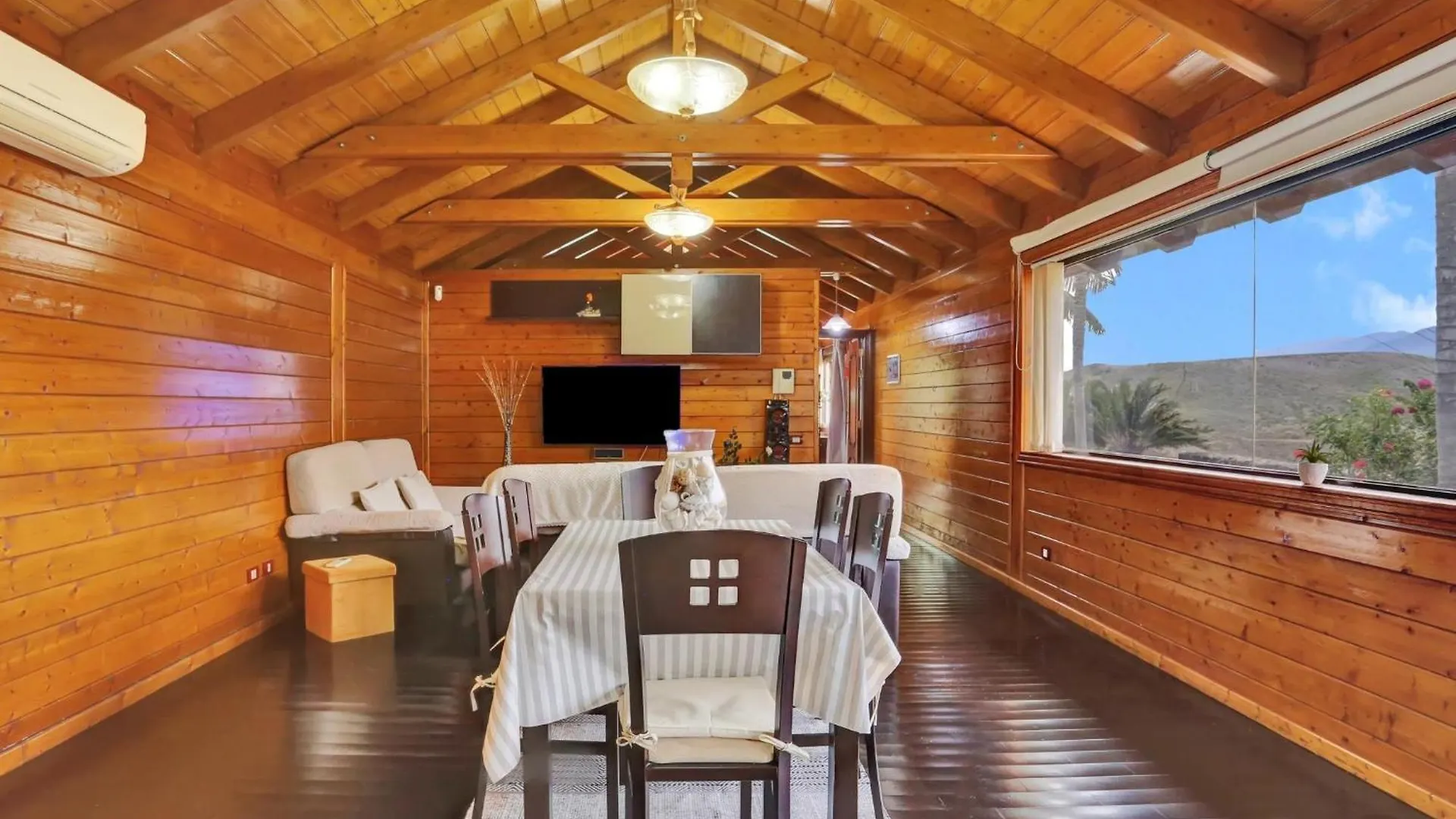 Wooden House With Private Pool Lush Garden Villa La Laguna 0*,  Spanyolország