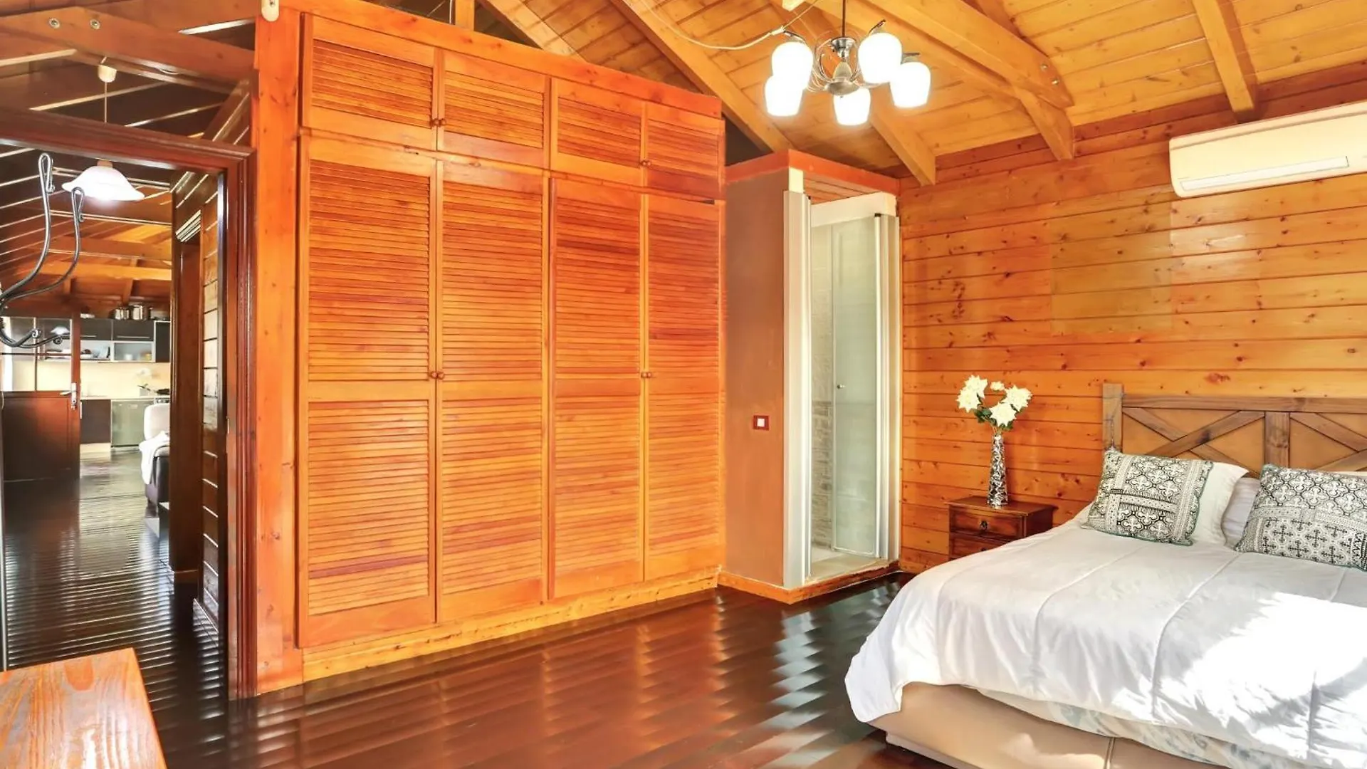 Wooden House With Private Pool Lush Garden Villa La Laguna Nyaraló
