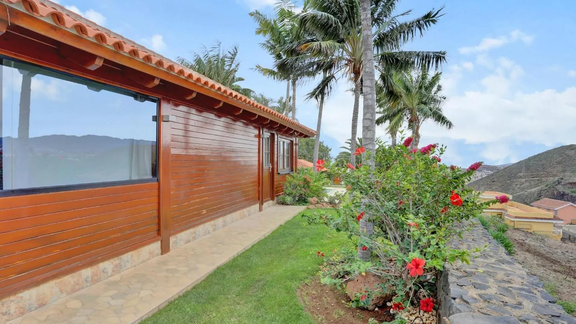 Nyaraló Wooden House With Private Pool Lush Garden Villa La Laguna