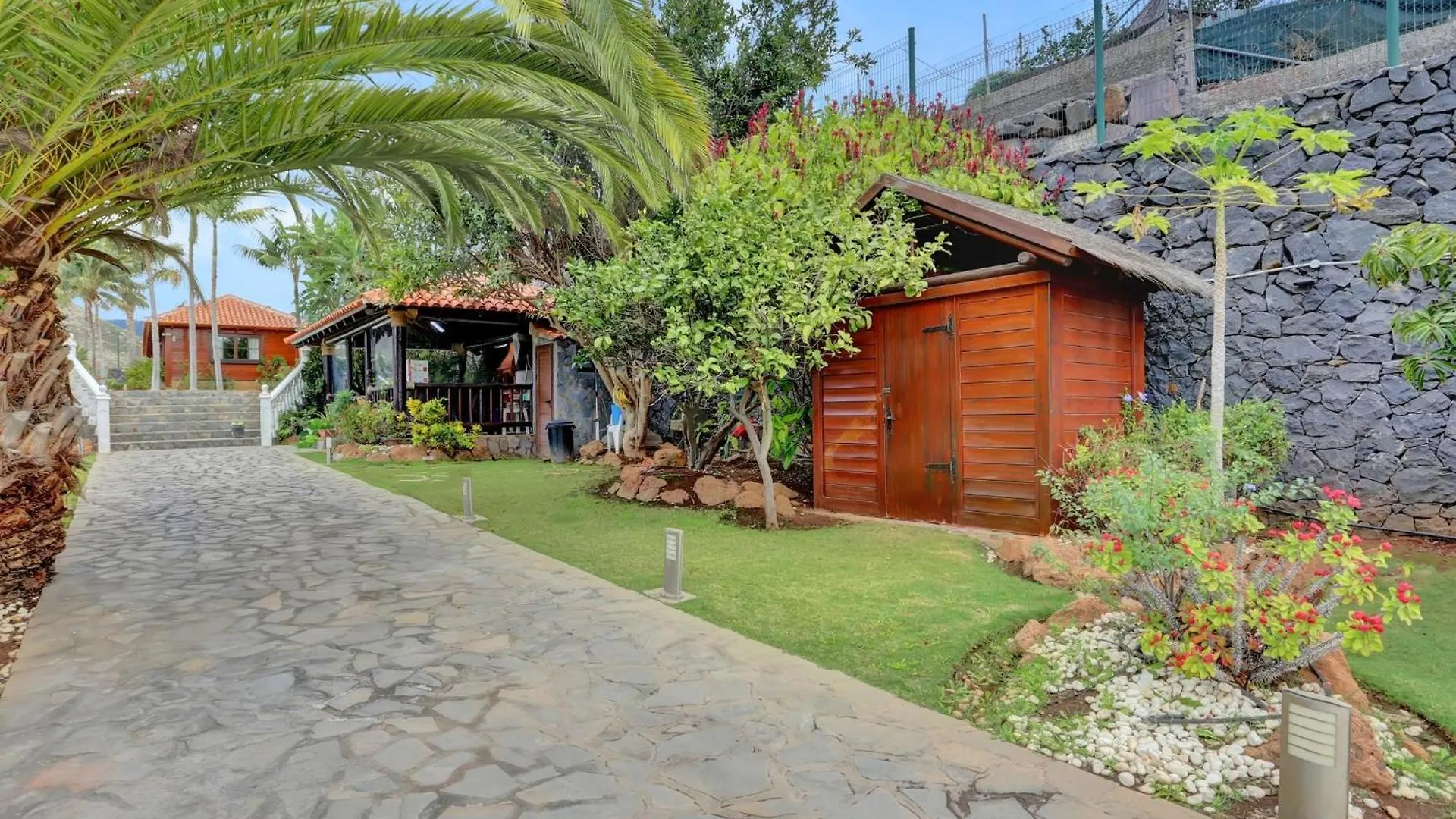 Wooden House With Private Pool Lush Garden Villa La Laguna 0*,